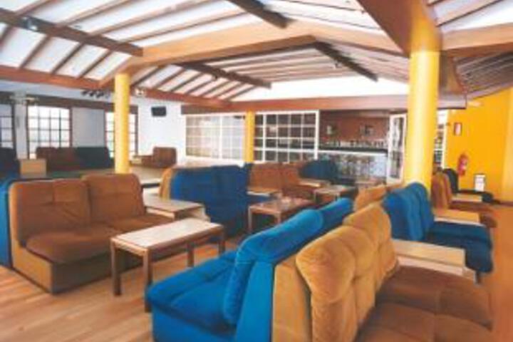 Lounge 3 of 23