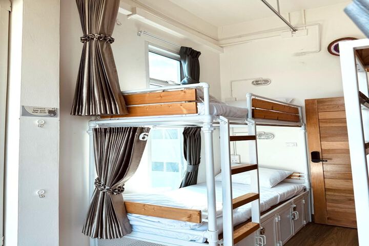 Room 14 of 32