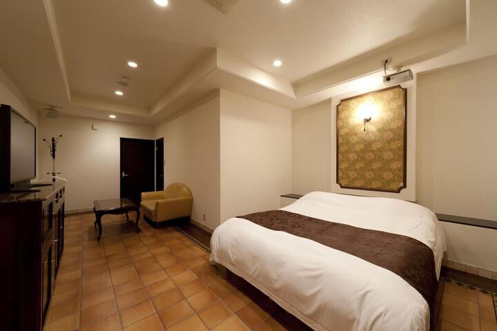 Room 9 of 28