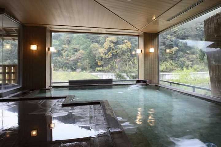 Room 11 of 21