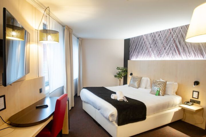 Room 33 of 65