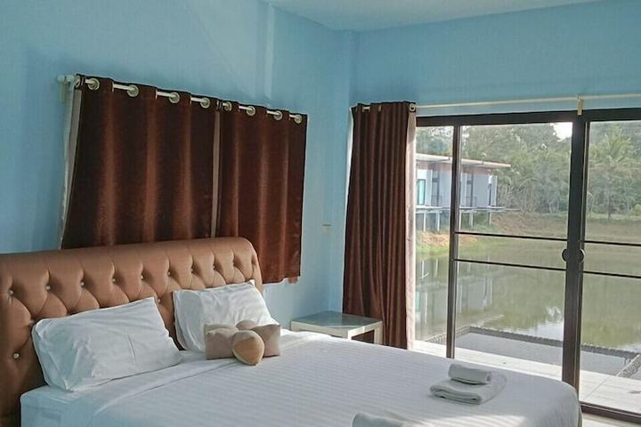 Room 9 of 27
