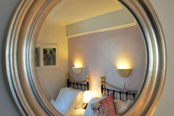 Room 6 of 30