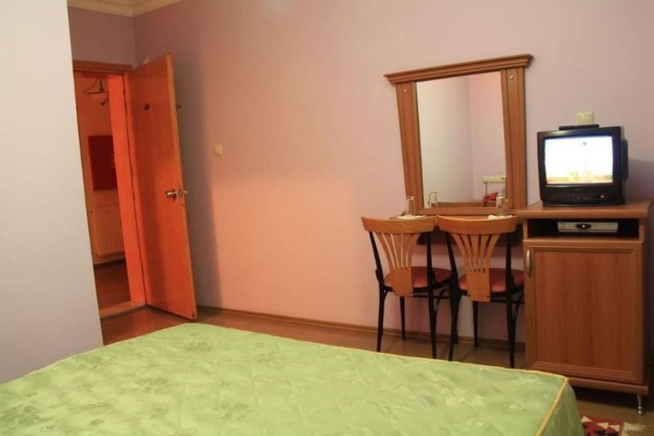 Room 3 of 20
