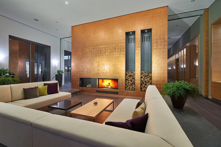 Entrance & Lobby