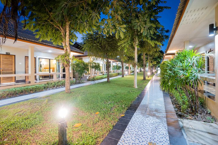 Hotel Exterior 59 of 60