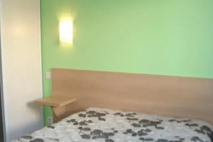 Room 3 of 10