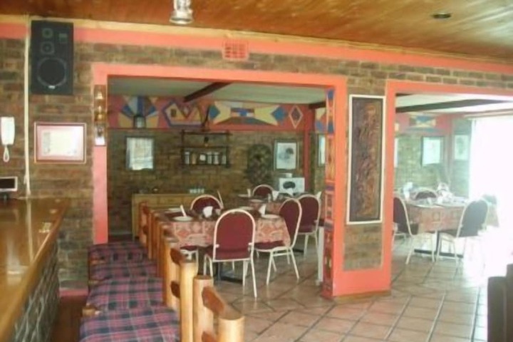 Dining 9 of 13