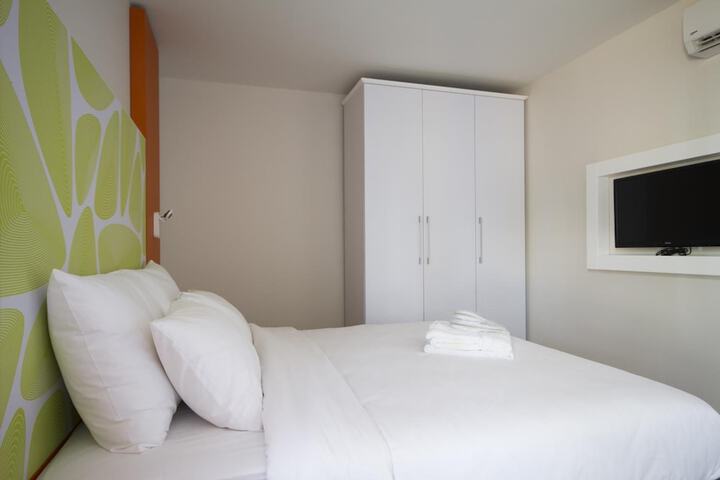 Room 8 of 44