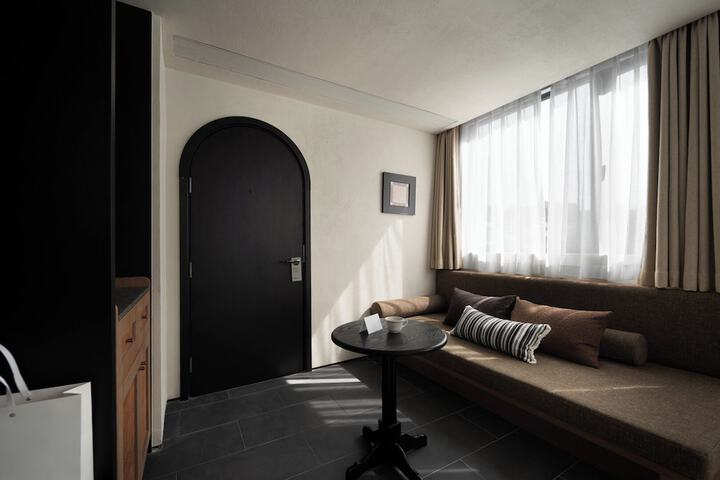 Room 64 of 100