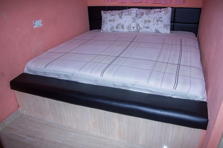 Room 4 of 10