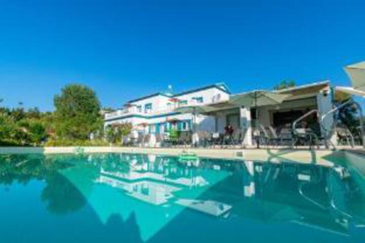 Akis Villa