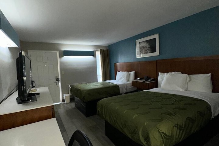 2 Double Beds Accessible (28 of 33)