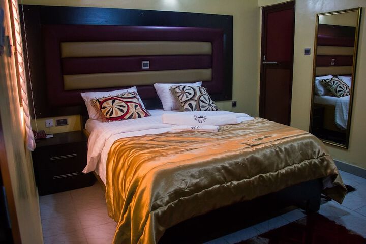 Room 6 of 38
