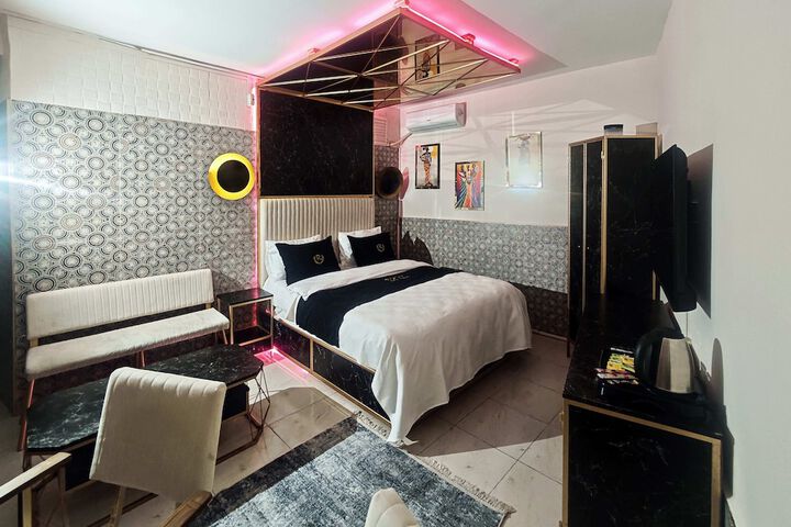 Room 7 of 71