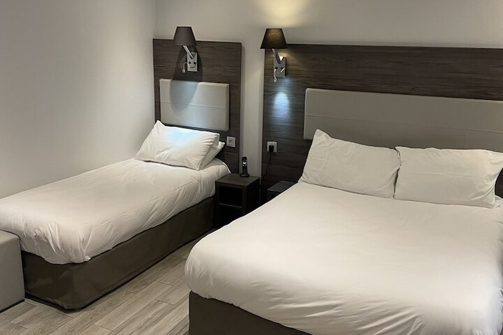 Room 40 of 72