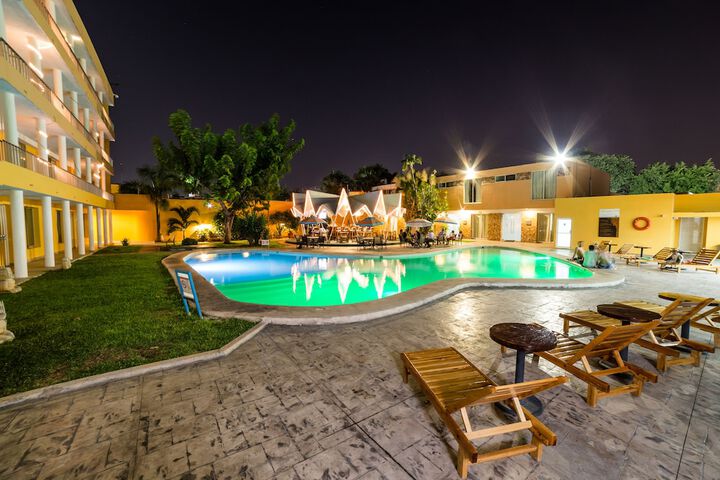 Pool Hotel