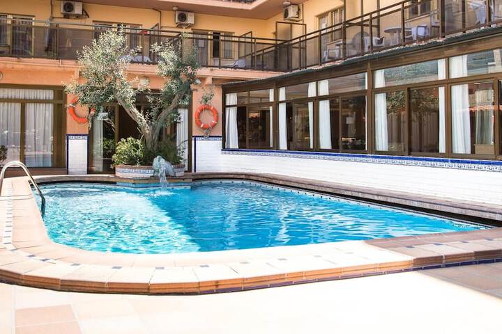 Pool Hotel