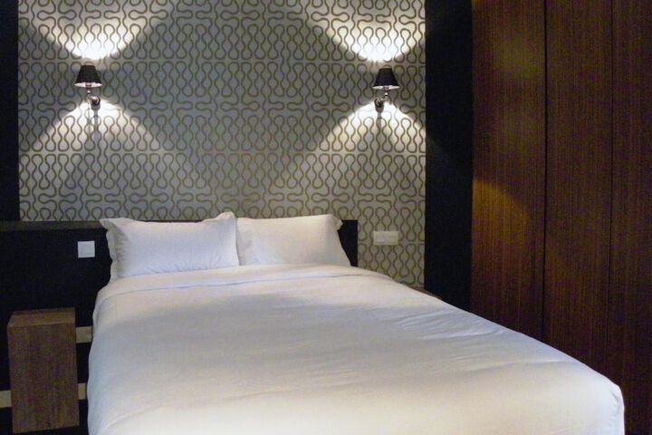 Room 16 of 44