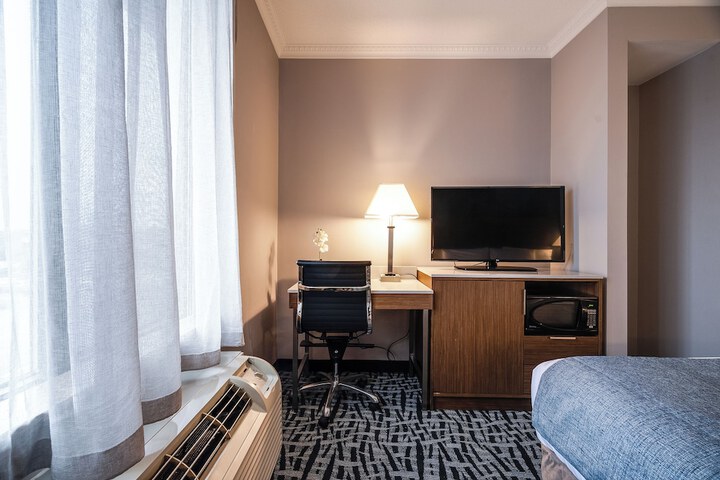 Room 12 of 82