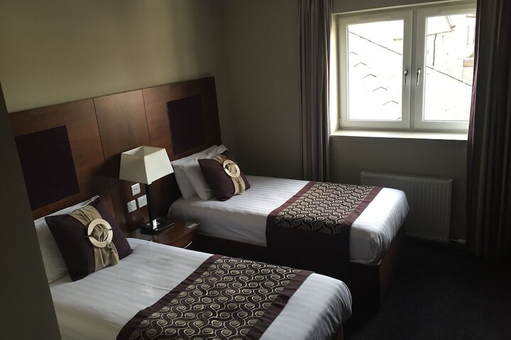Room 4 of 38