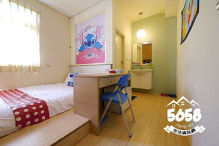 Room 32 of 46