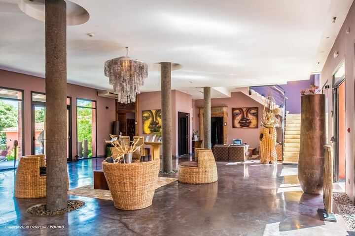 Entrance & Lobby
