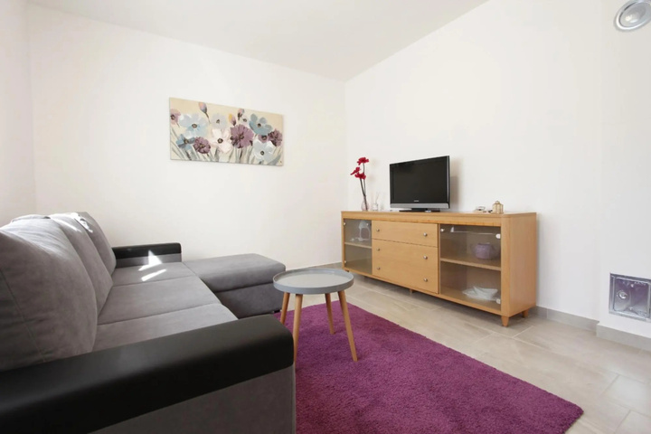 Room 2 of 18