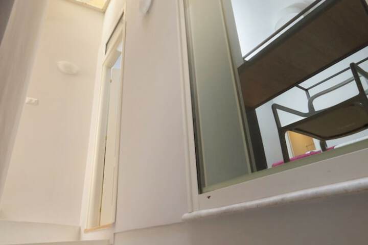 Room 20 of 35