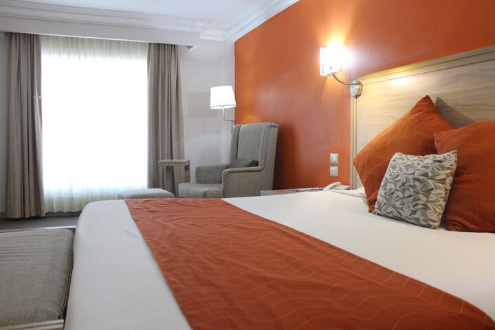 Room 6 of 42