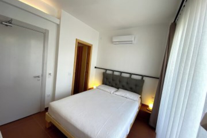 Room 8 of 85