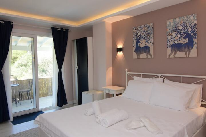 Room 2 of 38