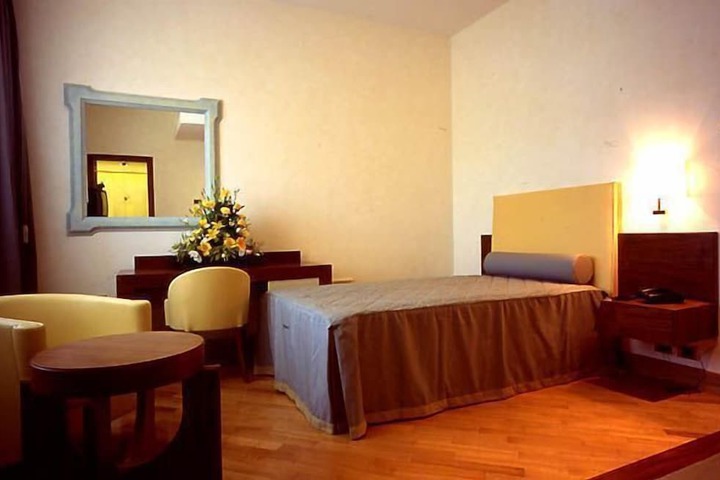 Room 4 of 41
