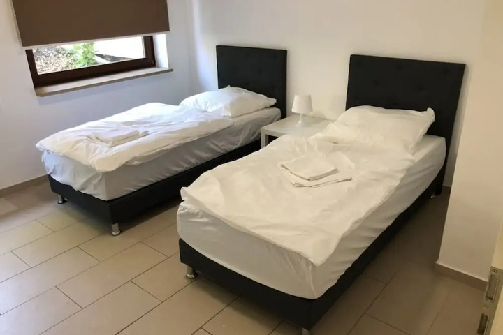 Room 3 of 25