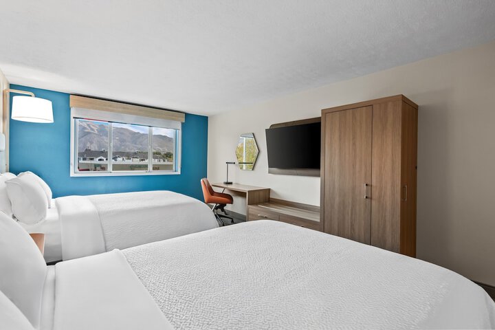 Room 32 of 66