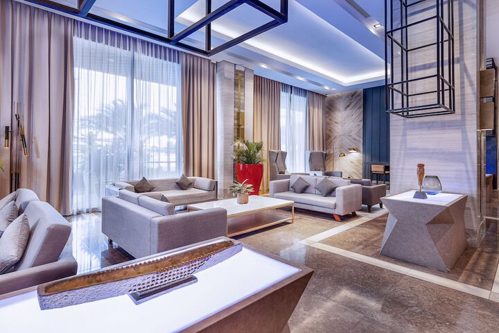 Entrance & Lobby