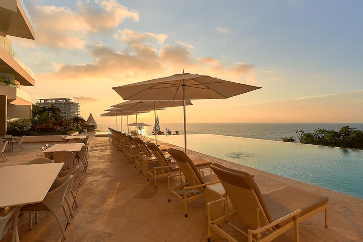 Sundeck 263 of 270