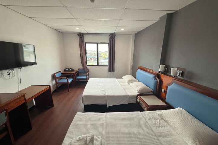 Room 26 of 86