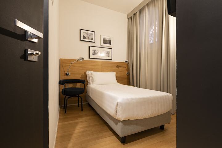 Room 11 of 72