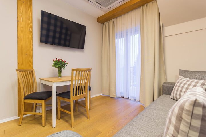 Room 9 of 62