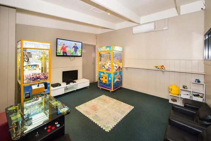 Room 10 of 19