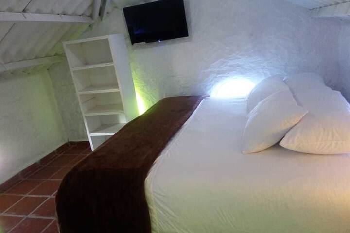 Room 3 of 33