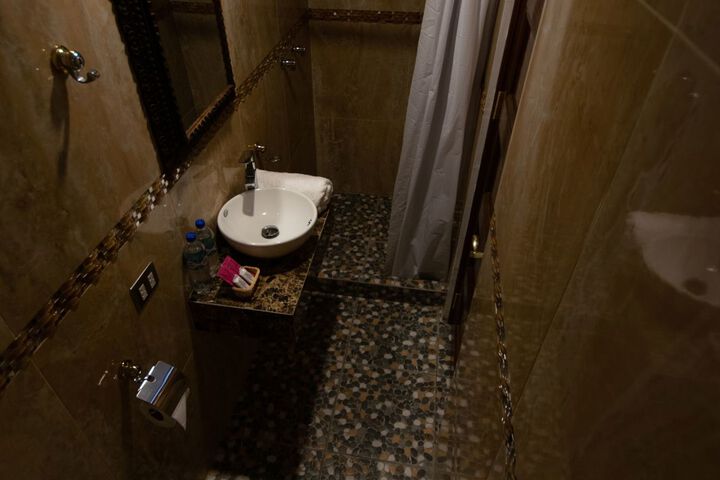 Room 3 of 44