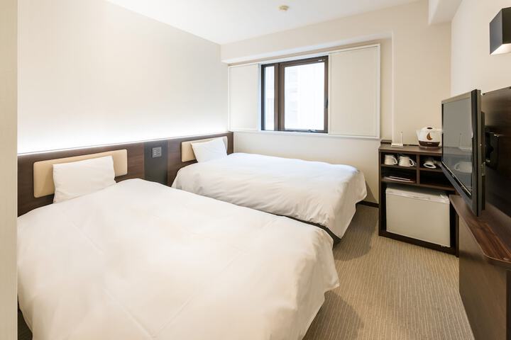 Room 4 of 20