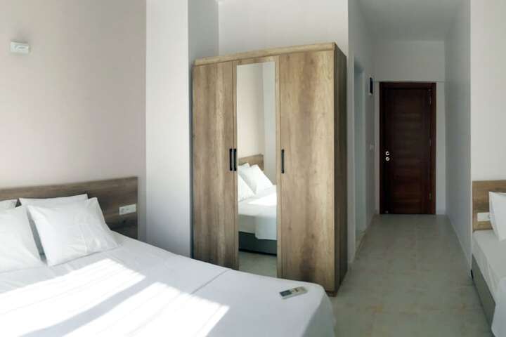 Room 14 of 93