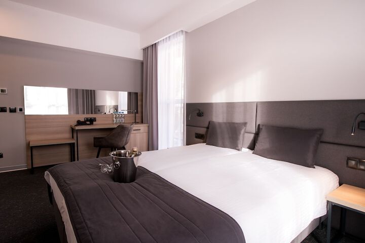 Room 12 of 38