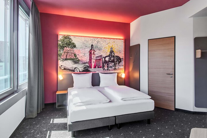 Room 3 of 28