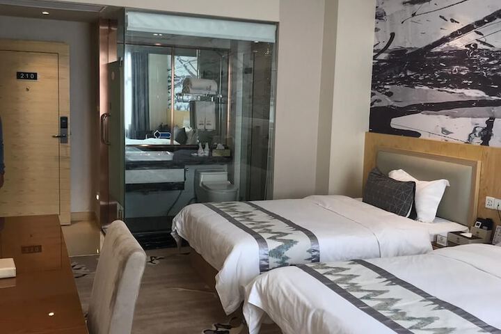 Room 15 of 53