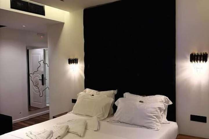 Room 27 of 37