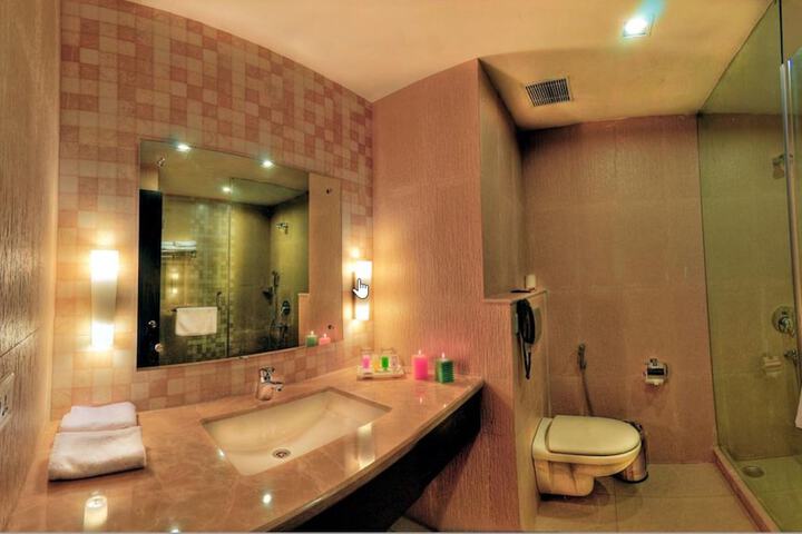 Room 9 of 33